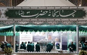 مداحی حاج احمد واعظی در چایخانه حضرت رضا (ع)