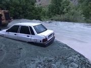 سیلاب راه‌های روستایی پایین طالقان را مسدود کرد