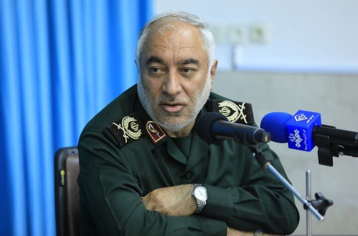 راهکار حل مشکلات جامعه وجود تفکر بسیجی است راهکار حل مشکلات جامعه وجود تفکر بسیجی است