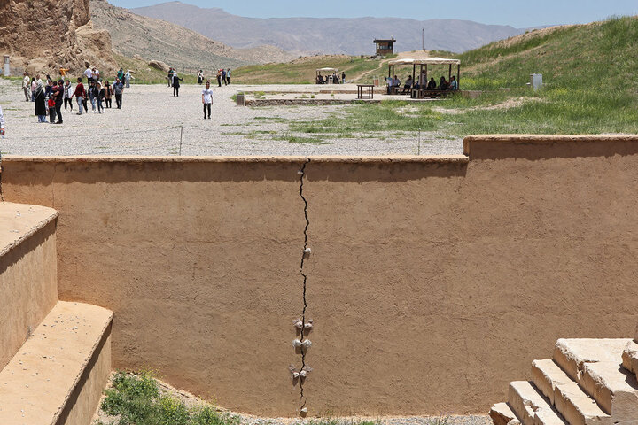 فروشُست یا فرونشست ، نقش رستم را نابود میکند؟