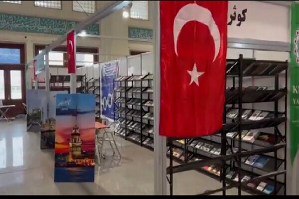 Tahran'daki Kitap Fuarı'na katılan Türkiye standından görüntüler
