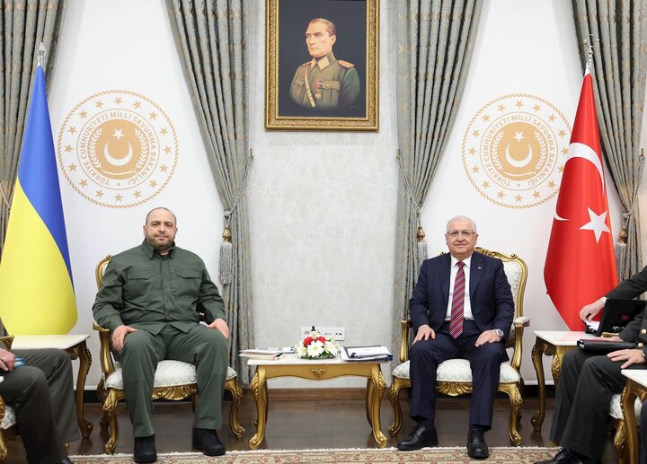 Ukrayna Savunma Bakanı'ndan Türkiye'ye ziyaret Ukrayna Savunma Bakanı'ndan Türkiye'ye ziyaret