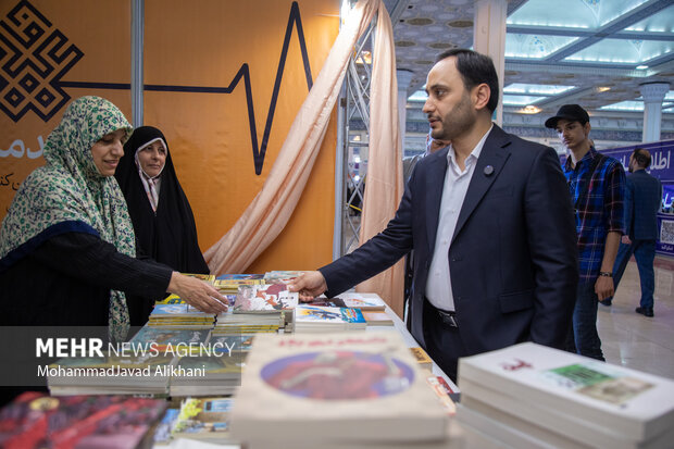 بازدید سخنگوی دولت از نمایشگاه کتاب بازدید سخنگوی دولت از نمایشگاه کتاب
