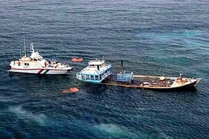 ۵ دریانورد لنج باری مسیر دبی - آبادان از غرق شدگی نجات یافتند