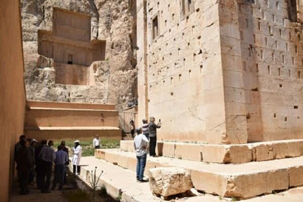 ۱۵ استاد دانشگاه شیراز در مناطق آسیب‌دیده تاریخی گرد هم آمدند