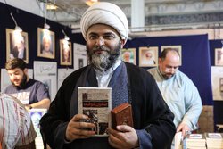 IDO head Qomi visits Tehran Book Fair