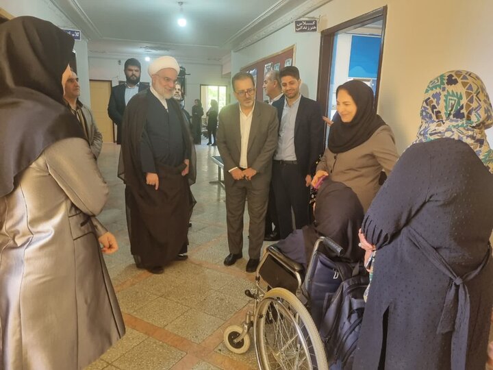 ارزش و جایگاه مقام معلم در جامعه والاست