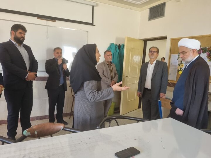 ارزش و جایگاه مقام معلم در جامعه والاست