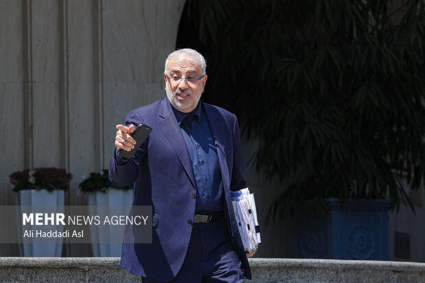 جواد اوجی وزیر نفت در حاشیه جلسه هیات دولت