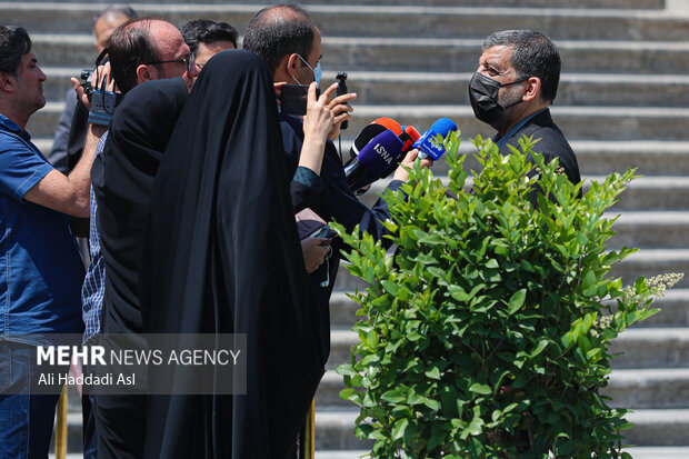 عزت الله ضرغامی وزیر میراث فرهنگی در حاشیه جلسه هیات دولت
