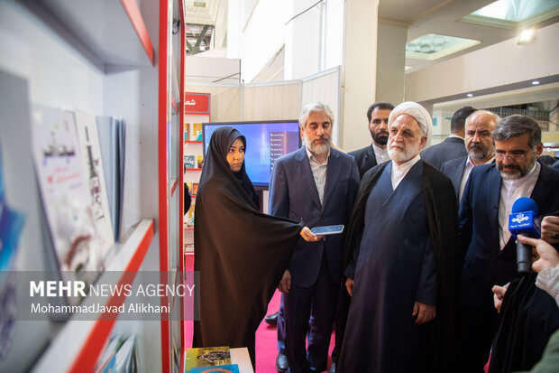 بازدید رئیس قوه قضاییه از نمایشگاه کتاب تهران