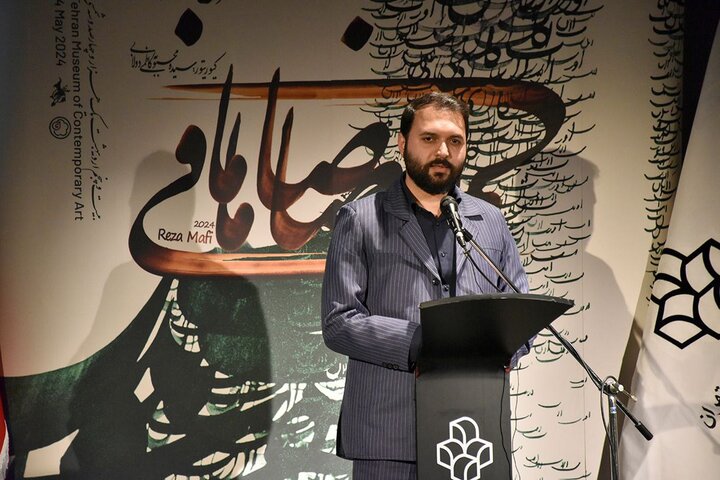 هفته پرکار مدیرکل تجسمی/نقاش برزیلی با«هنر و انقلاب» به ایران آمد هفته پرکار مدیرکل تجسمی/نقاش برزیلی با«هنر و انقلاب» به ایران آمد