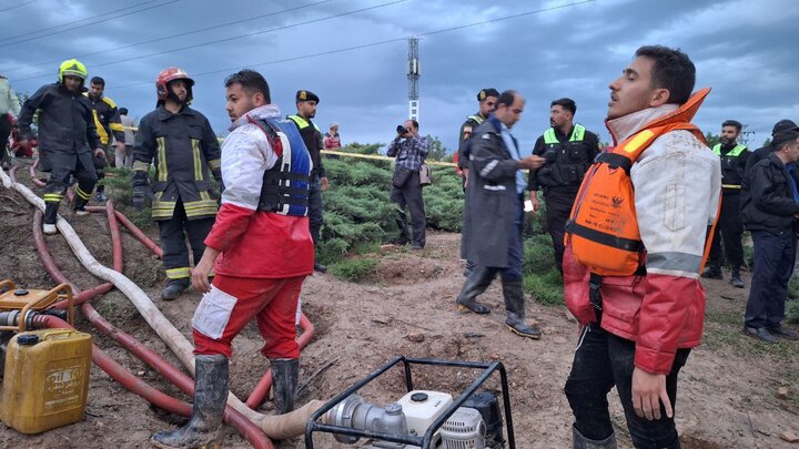 بازگشایی میدان انقلاب مشهد/ ادامه امدادرسانی به سیل زدگان بازگشایی میدان انقلاب مشهد/ ادامه امدادرسانی به سیل زدگان