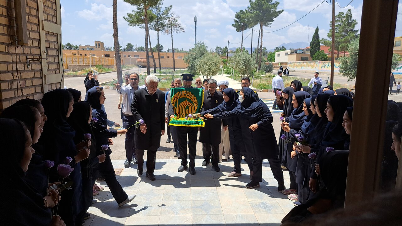 حضور خادمان آستان قدس رضوی در مدارس اردستان