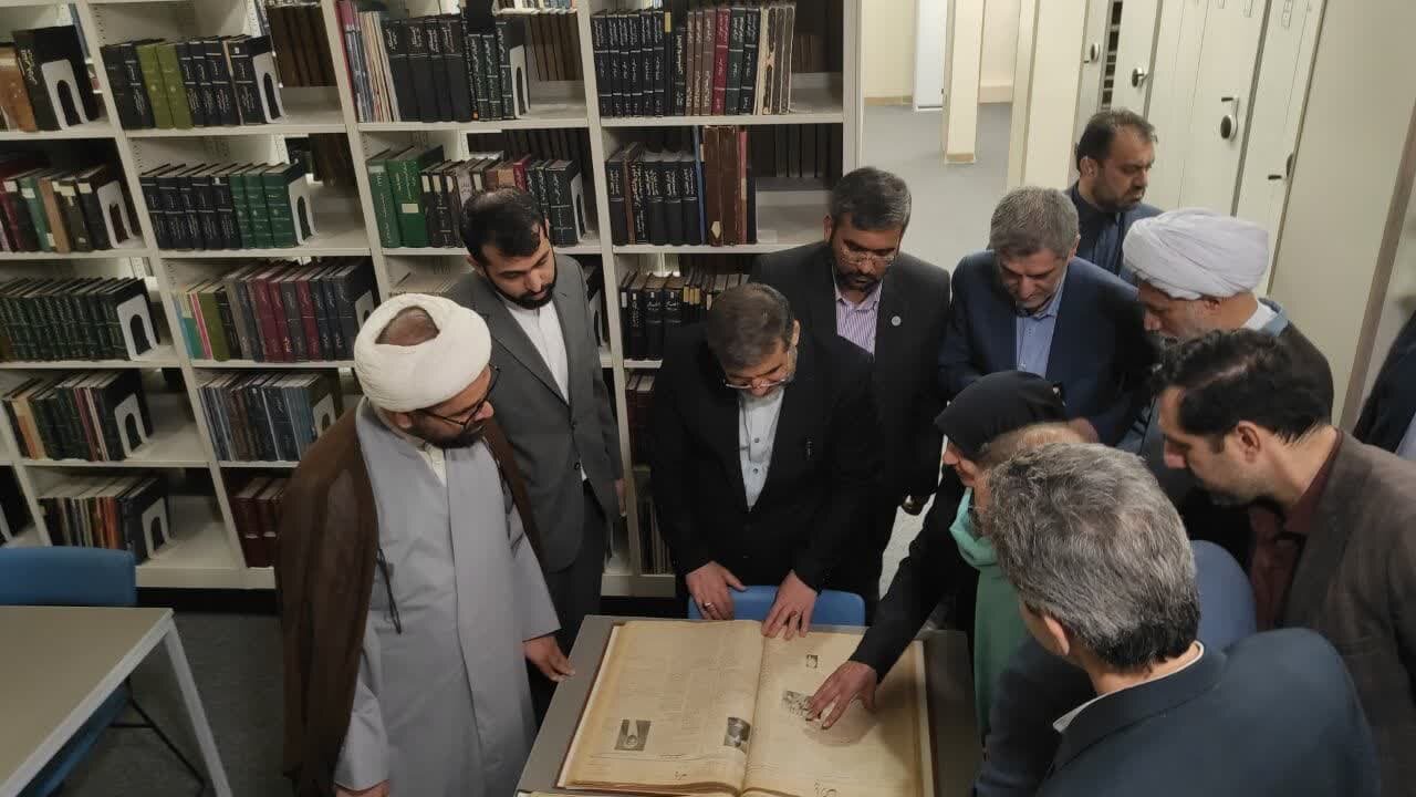 قدیمی‌ترین کتابخانه عمومی فارس با حضور وزیر ارشاد بازگشایی شد