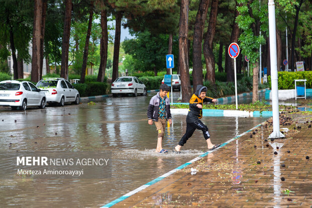 فعالیت و تداوم سامانه‌های بارشی تا پایان خردادماه در کشور