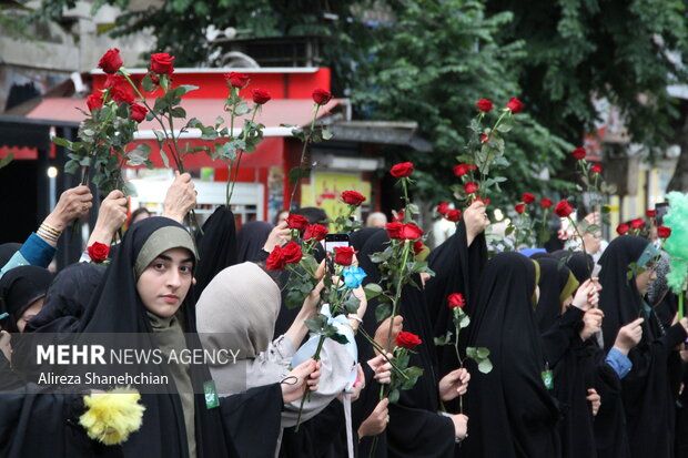 استقبال از کاروان خادمین حرم مطهر رضوی در رشت