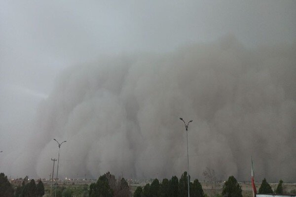 غوغای ریزگردها در آسمان اصفهان/ بودجهای که کفاف مقابله نمیدهد