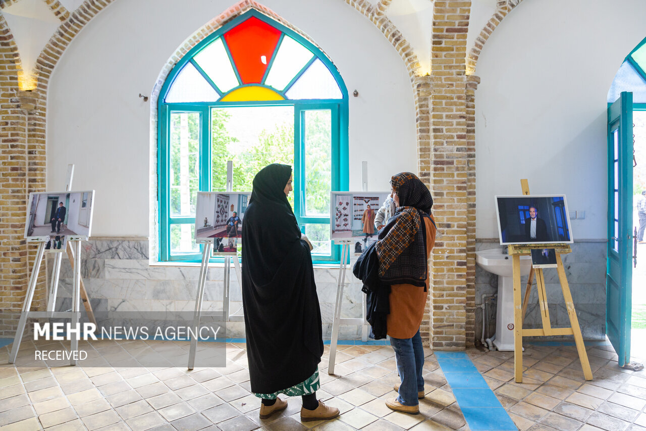 نمایشگاه گروهی عکس «مردم درود» در شهر درود برگزار شد