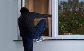 به اشتراک گذاشتن زمان سفر در فضای مجازی؛ فرصتی برای سارقان