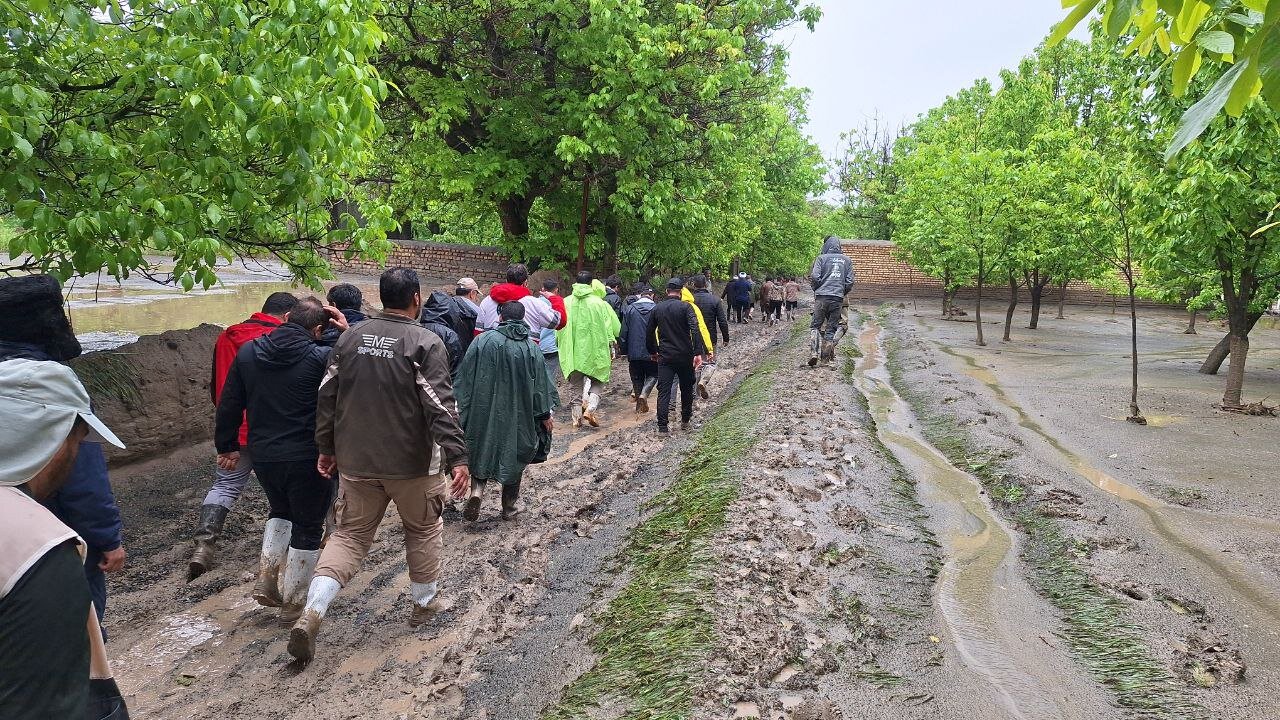 گروه‌های جهادی و مردمی در کنار سیل زدگان فریمان