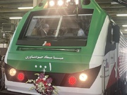 بالفيديو...السكك الحديدية الايرانية يزيح الستار عن أول قاطرة منتجة محليًا
