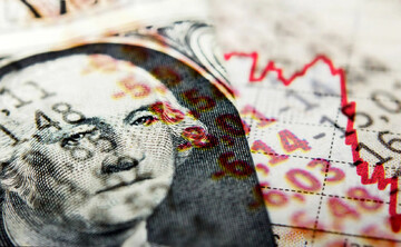 China sells off record amount of dollar assets