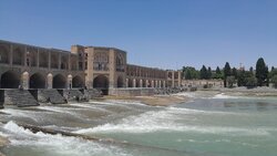 هوای اصفهان در ۳ منطقه پاک است/ شاخص ۸ شهر استان بر مدار زرد