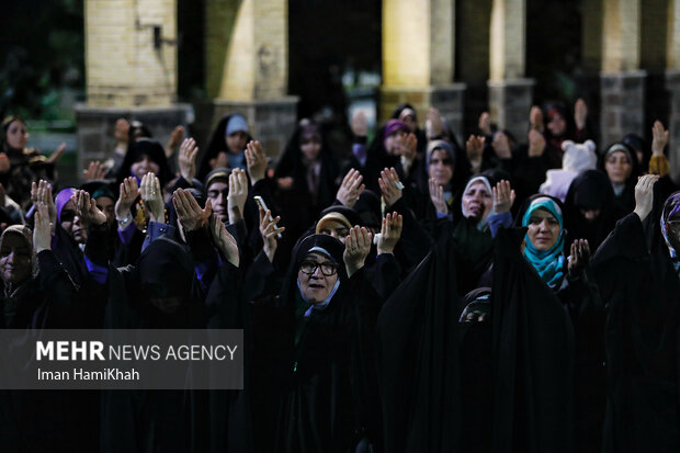 تجمع و توسل به منظور سلامتی رئیس جمهور در همدان