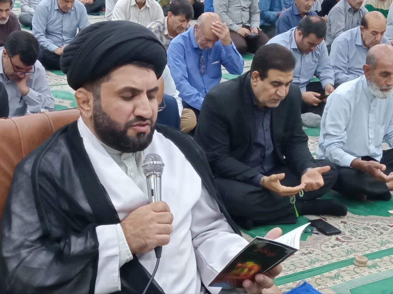 تصاویری از مراسم زیارت عاشورا برای سلامتی رییس جمهور در دهلران