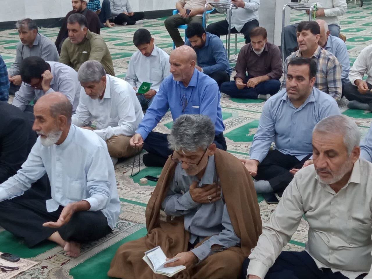 تصاویری از مراسم زیارت عاشورا برای سلامتی رییس جمهور در دهلران