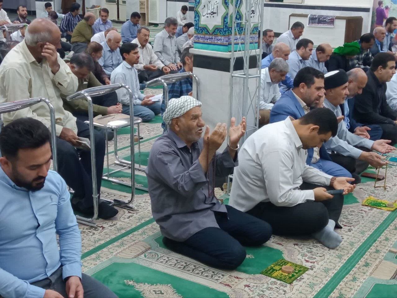 تصاویری از مراسم زیارت عاشورا برای سلامتی رییس جمهور در دهلران