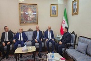 مسؤولون في سوريا يزورون السفارة الإيرانية لأداء واجب العزاء