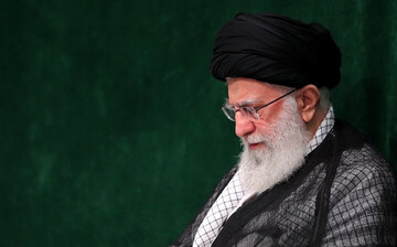 قائد الثورة الاسلامية يعزي باستشهاد رئيس الجمهورية ويعلن الحداد العام لـ5 أيام