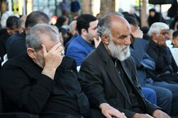 اشک‌های استاندار کرمانشاه و معاونین در مراسم عزای سید شهیدان خدمت