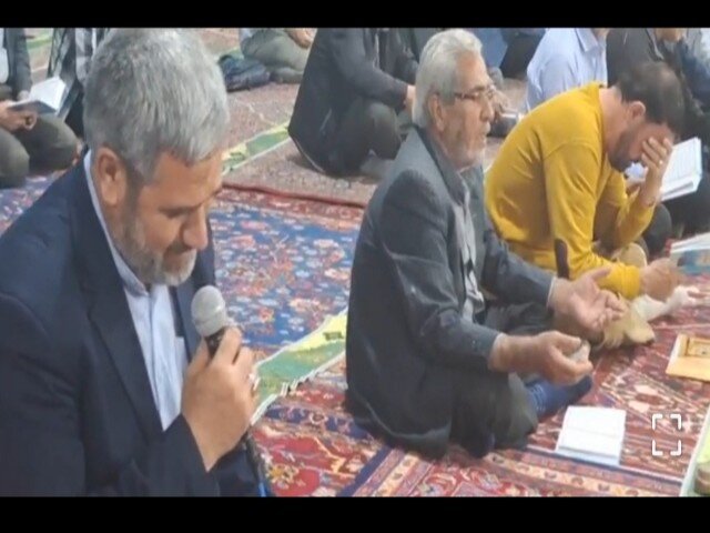 قرائت دعای توسل برای سلامتی رییس جمهوردر مسجد جامع قروه