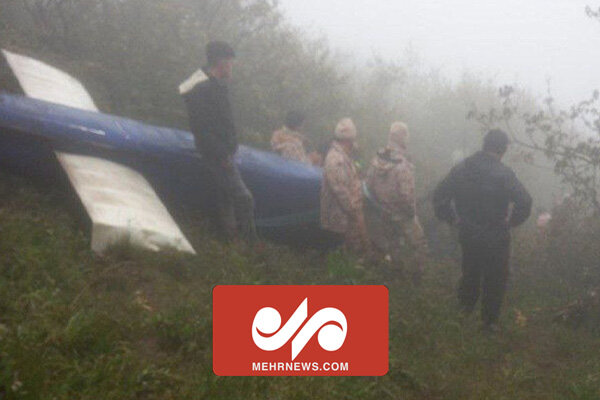 پیکر شهدا در حال انتقال به آمبولانسها هستند پیکر شهدا در حال انتقال به آمبولانسها هستند