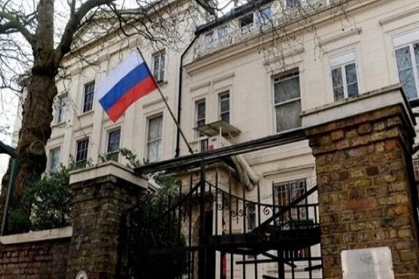 Rusya'nın Tahran Büyükelçiliği'nde bayraklar yarıya indirildi