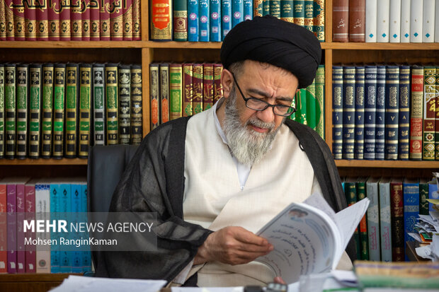 Helikopter kazasında şehit olan Ayetullah Al-i Haşim'in kıyafetleri müzede sergilendi Helikopter kazasında şehit olan Ayetullah Al-i Haşim'in kıyafetleri müzede sergilendi