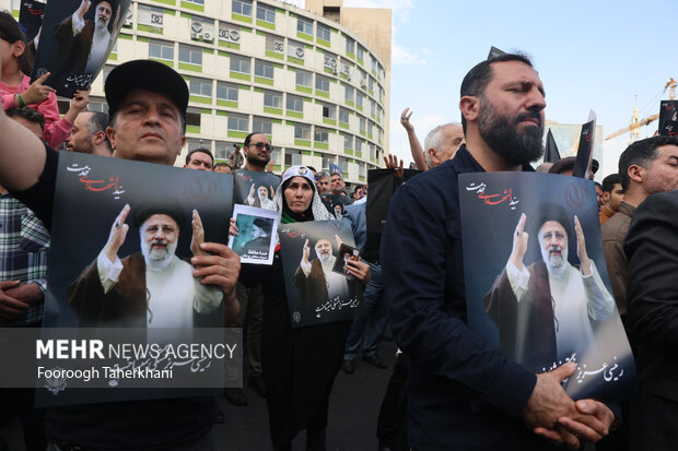 Tehraners mourn martyrdom of former Pres. Ebrahim Raeisi
