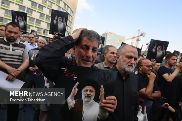 Tehraners mourn martyrdom of former Pres. Ebrahim Raeisi
