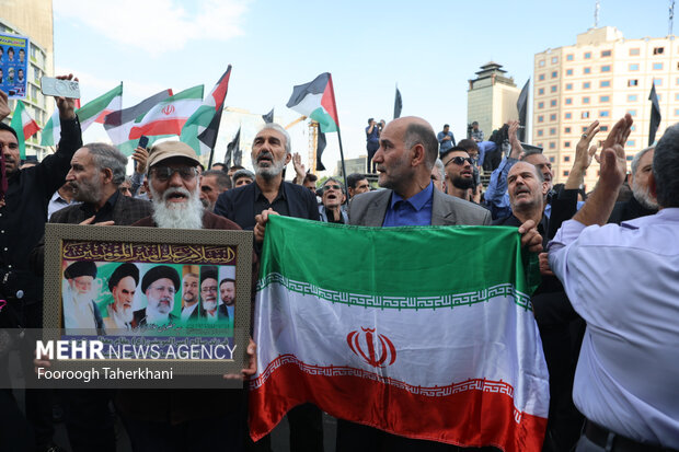 Tehraners mourn martyrdom of former Pres. Ebrahim Raeisi