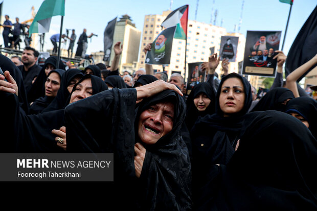 Tehraners mourn martyrdom of former Pres. Ebrahim Raeisi