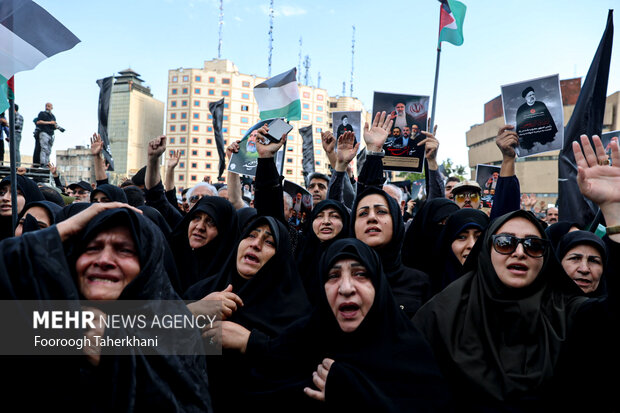 Tehraners mourn martyrdom of former Pres. Ebrahim Raeisi