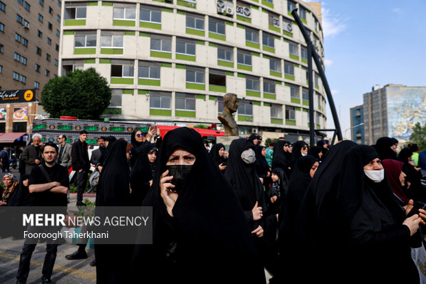 Tehraners mourn martyrdom of former Pres. Ebrahim Raeisi