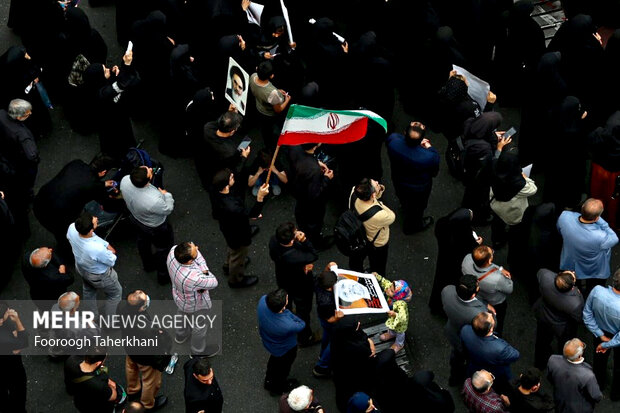 
Tehraners mourn martyrdom of former Pres. Ebrahim Raeisi
