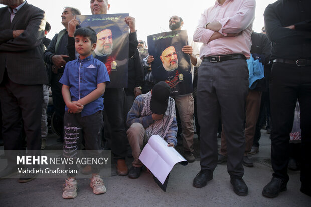 تجمع مردم مشهد در عزای شهادت رئیس جمهور