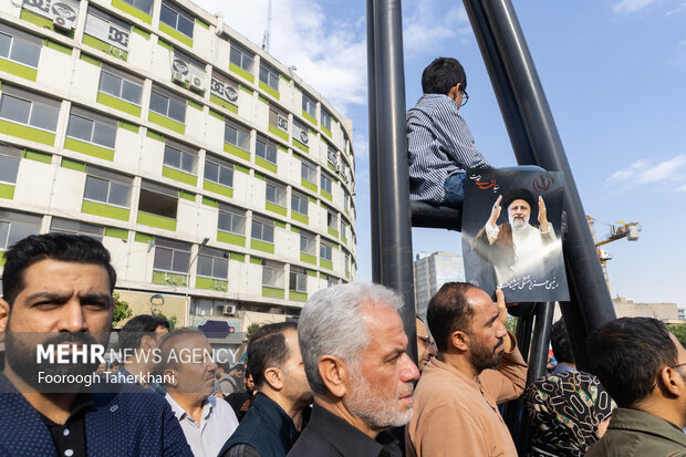 اجتماع مردم تهران در سوگ «سید شهیدان خدمت» - ۱