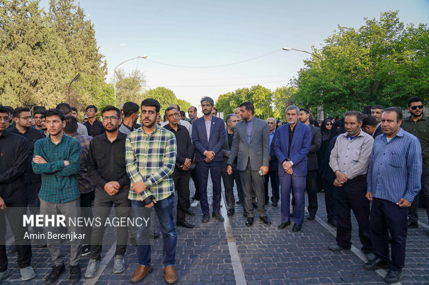 دانشگاهیان دانشگاه شیراز در سوگ شهادت رئیس جمهور