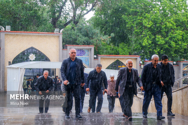 مراسم بزرگداشت شهدای خدمت در مصلای امام خمینی(ره) تبریز